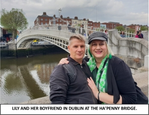 Globe Théâtre - Lily Poppins in Ireland - Ha&#039;Penny Bridge in Dublin